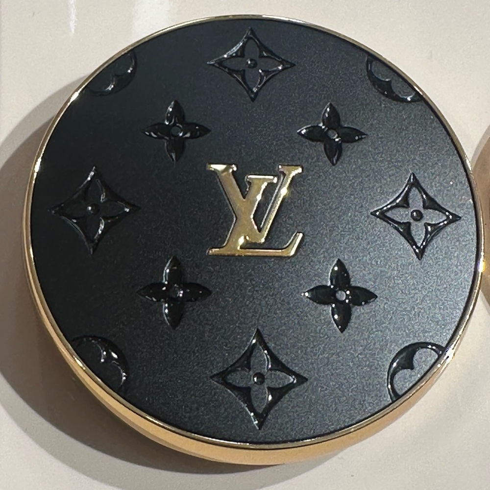 LV Ombres - Eyeshadow Palette (Free Mystery Clothes)